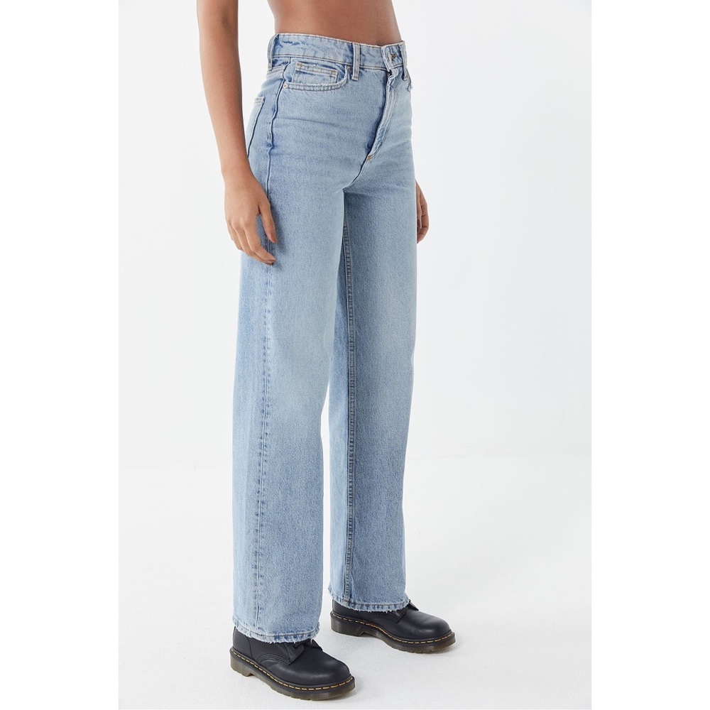 BDG Wide Leg Light Wash Jeans🦋